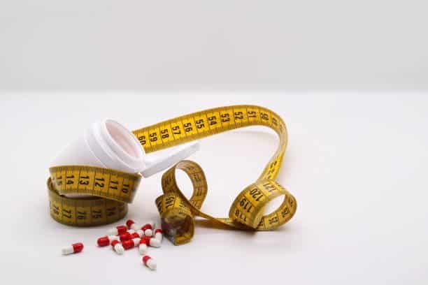 علبة دواء ماجستيك للتخسيس تظهر عليها التحذيرات من الاثار الجانبية